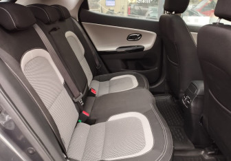Подержанный автомобиль Kia Ceed Hatchback 2016 года (11 фото)