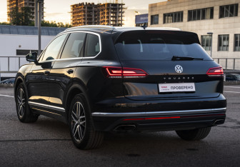 Подержанный автомобиль Volkswagen Touareg 2020 года (7 фото)