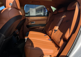 Подержанный автомобиль Bentley Bentayga 2023 года (10 фото)