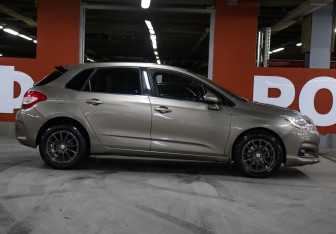 Подержанный автомобиль Citroen C4 Hatchback 2011 года (4 фото)