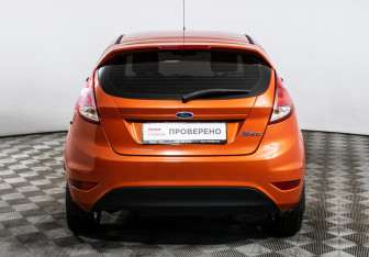Подержанный автомобиль Ford Fiesta Hatchback 2015 года (6 фото)