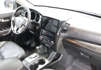 Подержанный автомобиль Kia Sorento 2009 года (10 фото)
