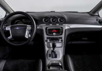 Подержанный автомобиль Ford S-MAX 2011 года (12 фото)