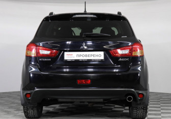 Подержанный автомобиль Mitsubishi ASX 2013 года (6 фото)