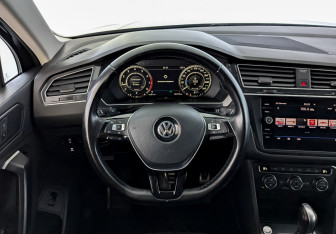 Подержанный автомобиль Volkswagen Tiguan 2018 года (22 фото)