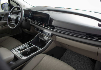 Подержанный автомобиль Kia Carnival 2025 года (9 фото)