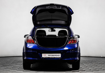 Подержанный автомобиль Opel Astra Hatchback 2006 года (15 фото)