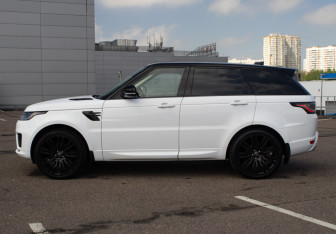 Подержанный автомобиль Land Rover Range Rover Sport 2018 года (8 фото)