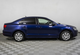 Подержанный автомобиль Volkswagen Jetta Sedan 2012 года (4 фото)