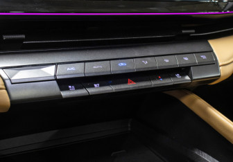 Подержанный автомобиль Changan UNI-V 2023 года (18 фото)