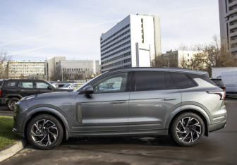 Подержанный автомобиль Lynk&Co 09 2022 года (8 фото)