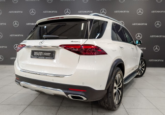 Подержанный автомобиль Mercedes-Benz GLE 2025 года (5 фото)
