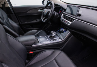 Подержанный автомобиль Hongqi H5 2022 года (9 фото)