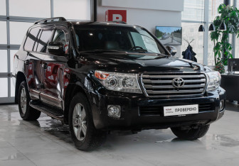 Подержанный автомобиль Toyota Land Cruiser Suv 2009 года (3 фото)