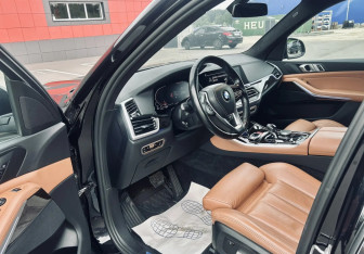 Подержанный автомобиль BMW X5 2021 года (10 фото)
