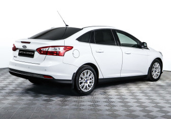 Подержанный автомобиль Ford Focus Sedan 2013 года (5 фото)
