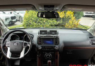 Подержанный автомобиль Toyota Land Cruiser Prado 2015 года (9 фото)