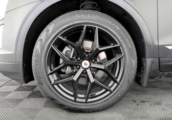 Подержанный автомобиль Cadillac XT5 2018 года (18 фото)