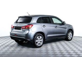 Подержанный автомобиль Mitsubishi ASX 2015 года (5 фото)