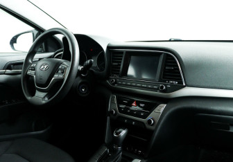 Подержанный автомобиль Hyundai Elantra Sedan 2018 года (9 фото)