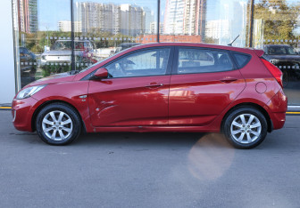 Подержанный автомобиль Hyundai Solaris Hatchback 2012 года (8 фото)