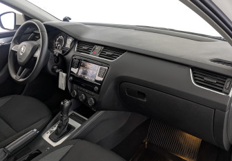Подержанный автомобиль Skoda Octavia Liftback 2018 года (13 фото)