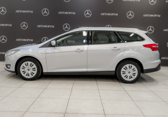 Подержанный автомобиль Ford Focus Wagon 2019 года (8 фото)