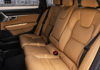 Подержанный автомобиль Volvo S90 2021 года (16 фото)