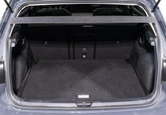 Подержанный автомобиль Volkswagen Golf Hatchback 2021 года (21 фото)