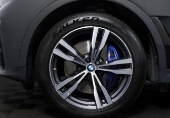 Подержанный автомобиль BMW X7 2021 года (24 фото)