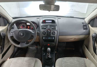 Подержанный автомобиль Renault Megane Sedan 2006 года (11 фото)