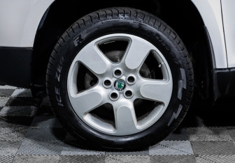 Подержанный автомобиль Skoda Yeti 2012 года (15 фото)