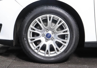 Подержанный автомобиль Ford Focus Wagon 2018 года (7 фото)