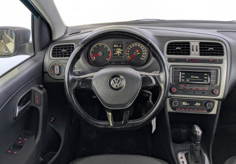 Подержанный автомобиль Volkswagen Polo Sedan 2015 года (21 фото)