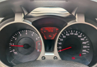 Подержанный автомобиль Nissan Juke 2011 года (14 фото)