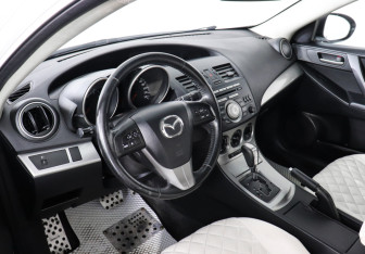 Подержанный автомобиль Mazda 3 Hatchback 2011 года (7 фото)