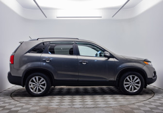 Подержанный автомобиль Kia Sorento 2010 года (6 фото)