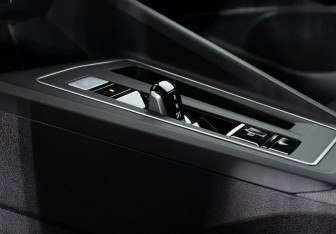 Подержанный автомобиль Volkswagen Golf Hatchback 2021 года (15 фото)