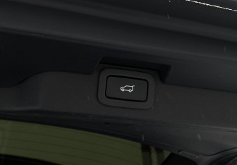 Подержанный автомобиль Land Rover Discovery 2017 года (12 фото)