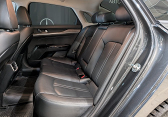 Подержанный автомобиль Kia K5 2020 года (27 фото)