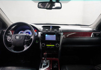 Подержанный автомобиль Toyota Camry Sedan 2012 года (12 фото)