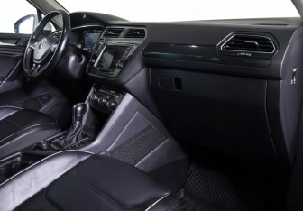 Подержанный автомобиль Volkswagen Tiguan 2017 года (10 фото)