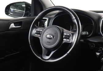 Подержанный автомобиль Kia Sportage 2017 года (15 фото)