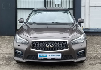 Подержанный автомобиль Infiniti Q50 2015 года (2 фото)