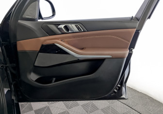 Подержанный автомобиль BMW X5 2024 года (26 фото)