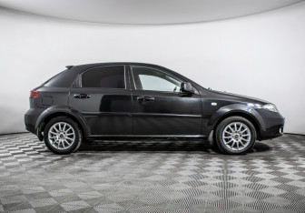 Подержанный автомобиль Chevrolet Lacetti Hatchback 2010 года (4 фото)