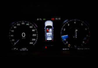 Подержанный автомобиль Volvo XC90 2017 года (15 фото)