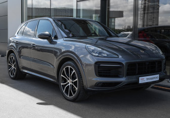 Подержанный автомобиль Porsche Cayenne 2018 года (2 фото)