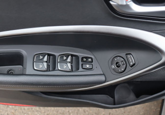 Подержанный автомобиль Hyundai Santa Fe 2015 года (11 фото)