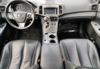 Подержанный автомобиль Toyota Venza 2013 года (10 фото)